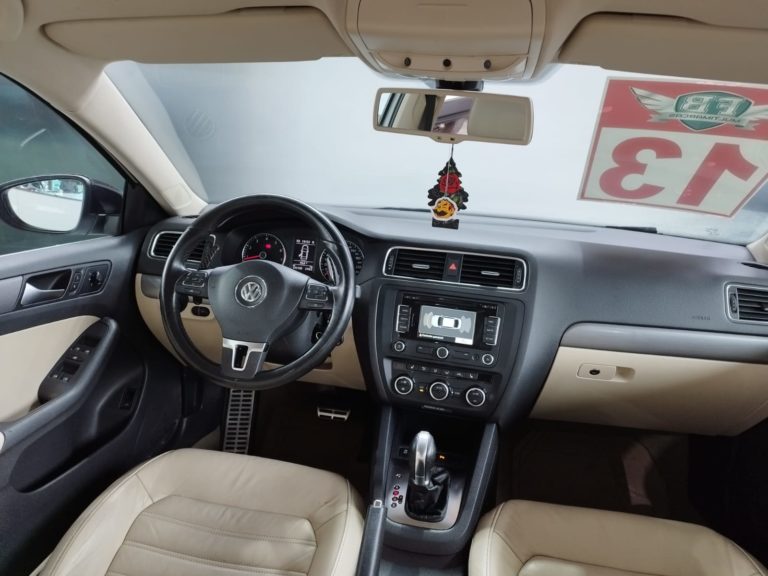 11-volkswagen-jetta-2.0-tsi-highline-200cv-gasolina-4p-tiptronic-fb-multimarcas-automoveis