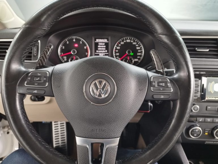 12-volkswagen-jetta-2.0-tsi-highline-200cv-gasolina-4p-tiptronic-fb-multimarcas-automoveis