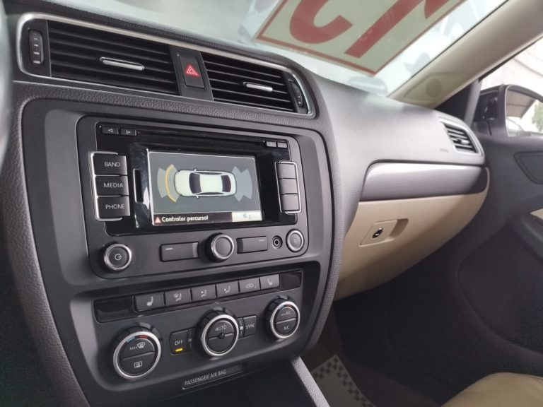 14-volkswagen-jetta-2.0-tsi-highline-200cv-gasolina-4p-tiptronic-fb-multimarcas-automoveis