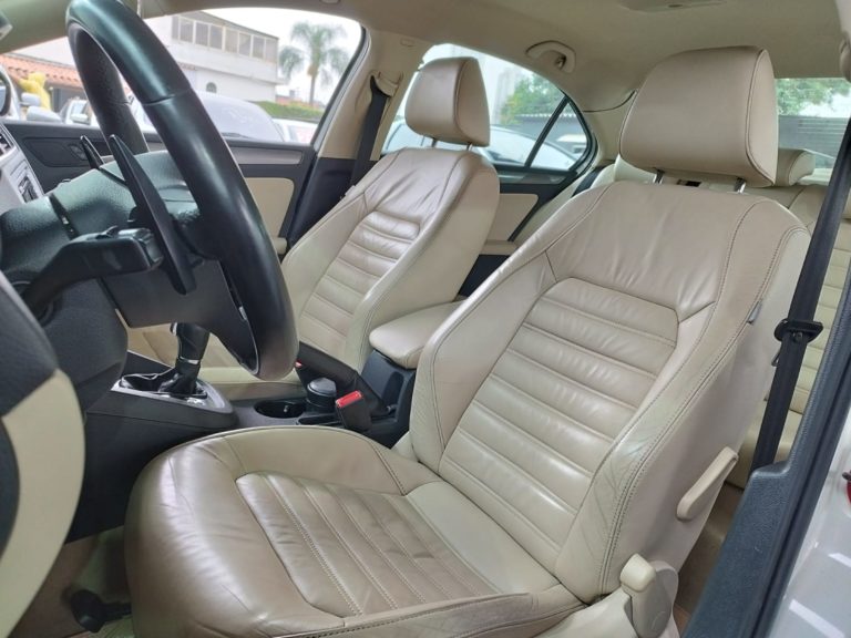 17-volkswagen-jetta-2.0-tsi-highline-200cv-gasolina-4p-tiptronic-fb-multimarcas-automoveis
