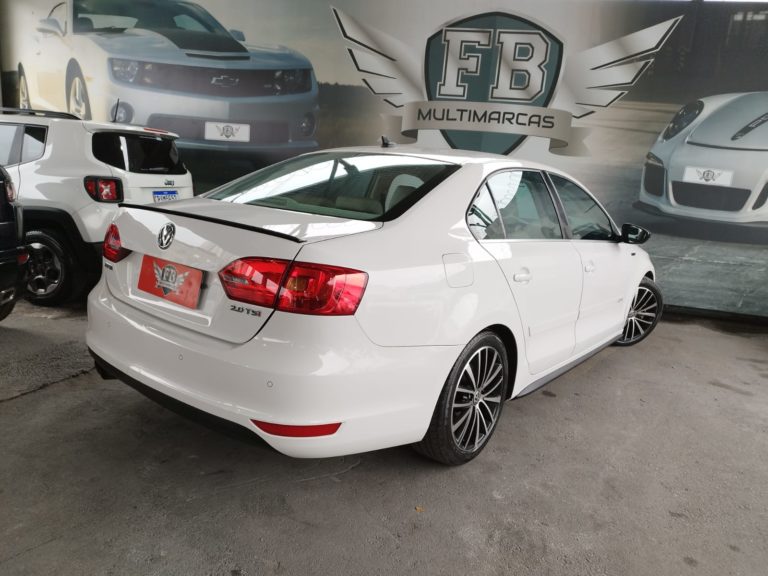 4-volkswagen-jetta-2.0-tsi-highline-200cv-gasolina-4p-tiptronic-fb-multimarcas-automoveis