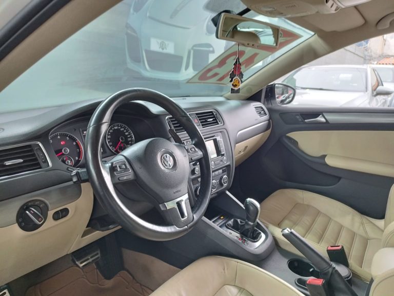 9-volkswagen-jetta-2.0-tsi-highline-200cv-gasolina-4p-tiptronic-fb-multimarcas-automoveis